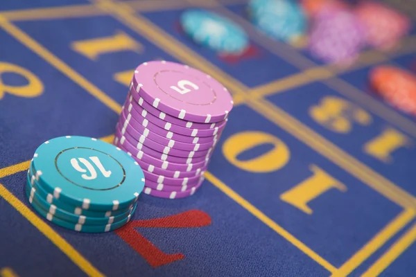 French Roulette live studio at situstoto28 – croupier and wheel visible in HD streaming